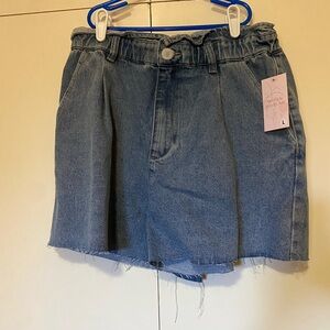 NWT Paperbag Denim Shorts Size Large